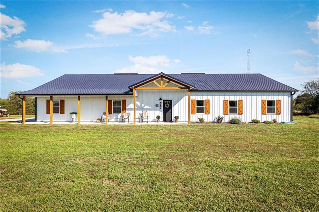 6409 Gracie Ln, Odessa, MO 64076