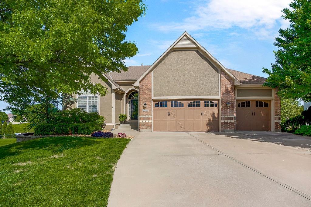 1205 Richards Cir, Raymore, MO 64083