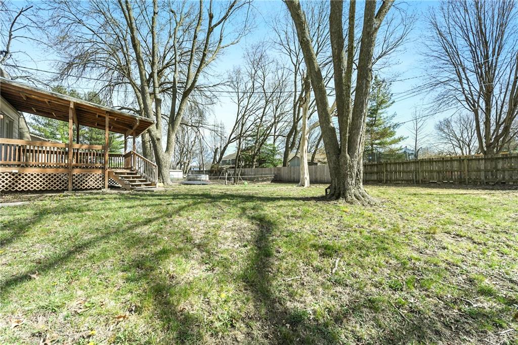 1103 NE Columbus St, Lee's Summit, MO 64086