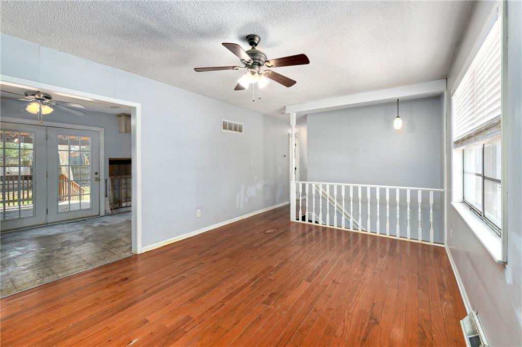 1103 NE Columbus St, Lee's Summit, MO 64086
