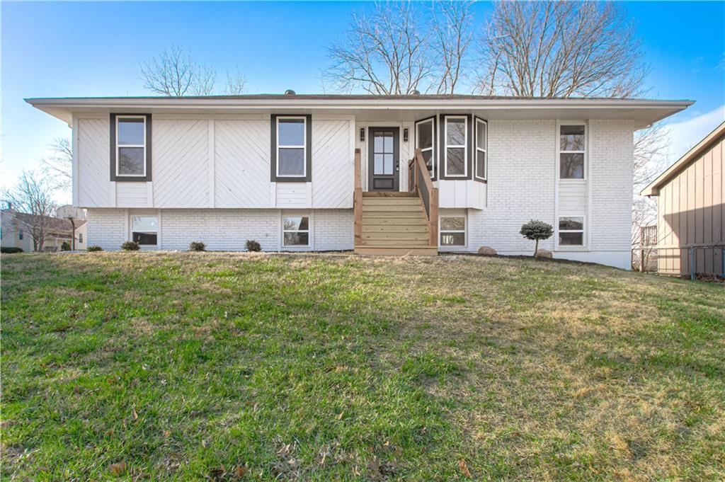 14401 NW 67th St, Parkville, MO 64152