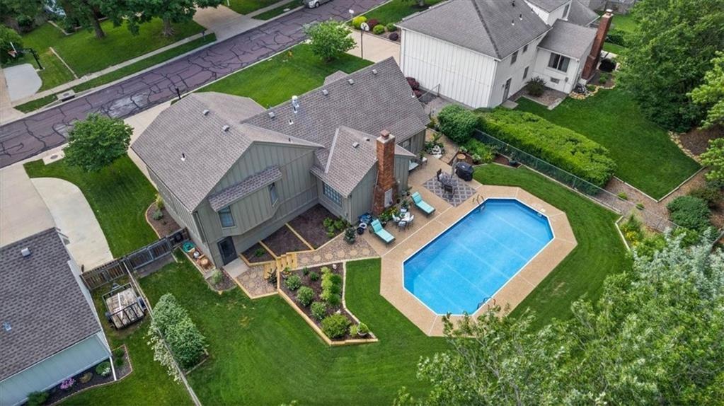 10409 Oakmont St, Overland Park, KS 66215