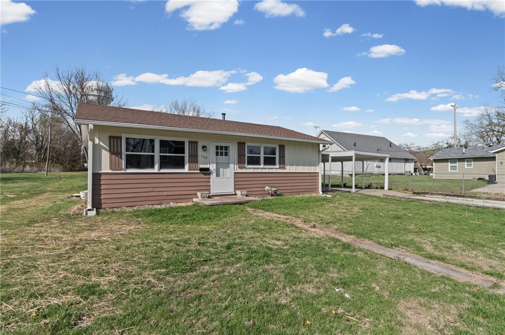 509 E 2nd St, Cameron, MO 64429
