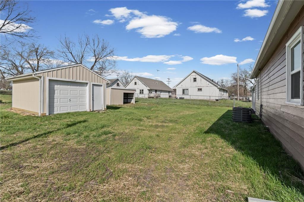 509 E 2nd St, Cameron, MO 64429