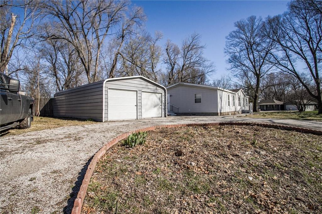 416 S Jefferson St, Raymore, MO 64083