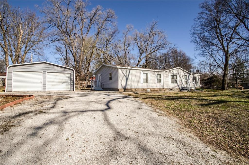 416 S Jefferson St, Raymore, MO 64083