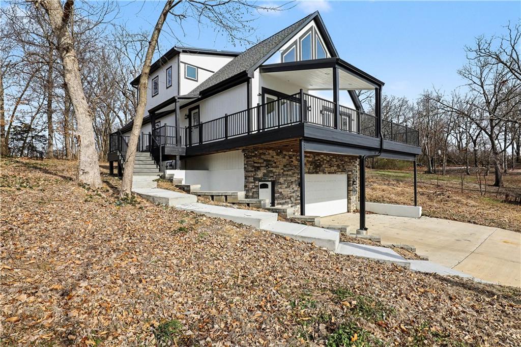 85 Lake Shore Dr, Lake Lotawana, MO 64086