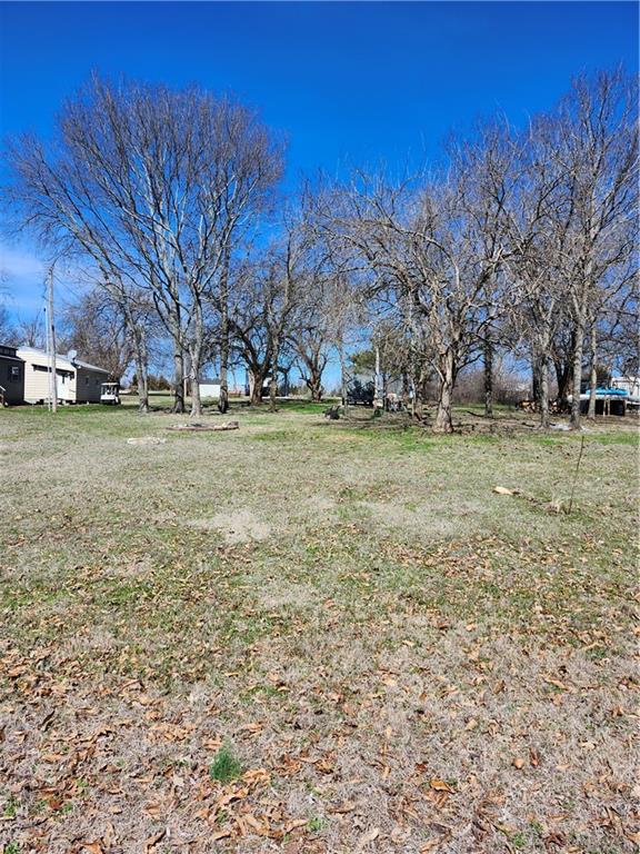 53 Deepwoods Dr, Linn Valley, KS 66040