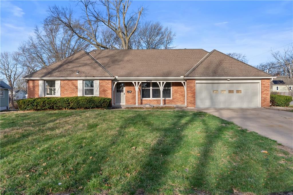 5702 Halsey St, Shawnee, KS 66216