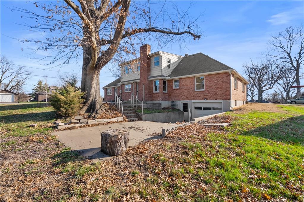 5702 Halsey St, Shawnee, KS 66216