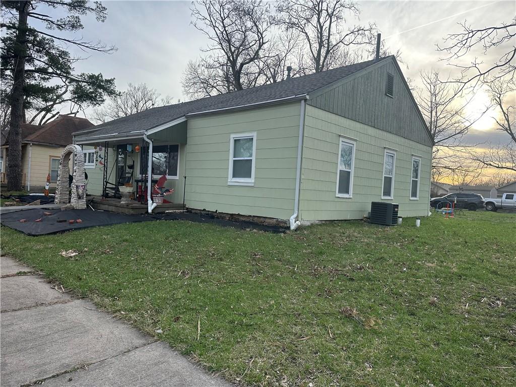 736 N Sycamore St, Ottawa, KS 66067