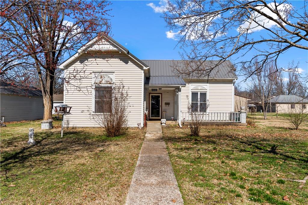308 E Olive St, Rich Hill, MO 64779