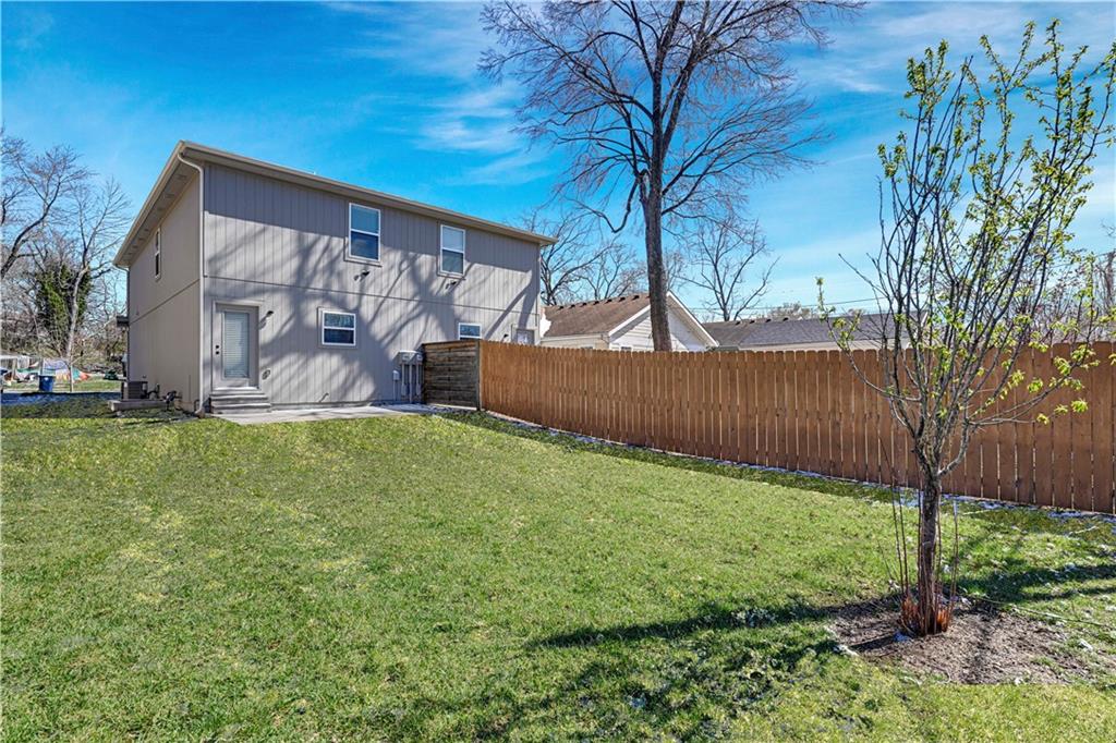 3336 Tracy Ave, Kansas City, MO 64109