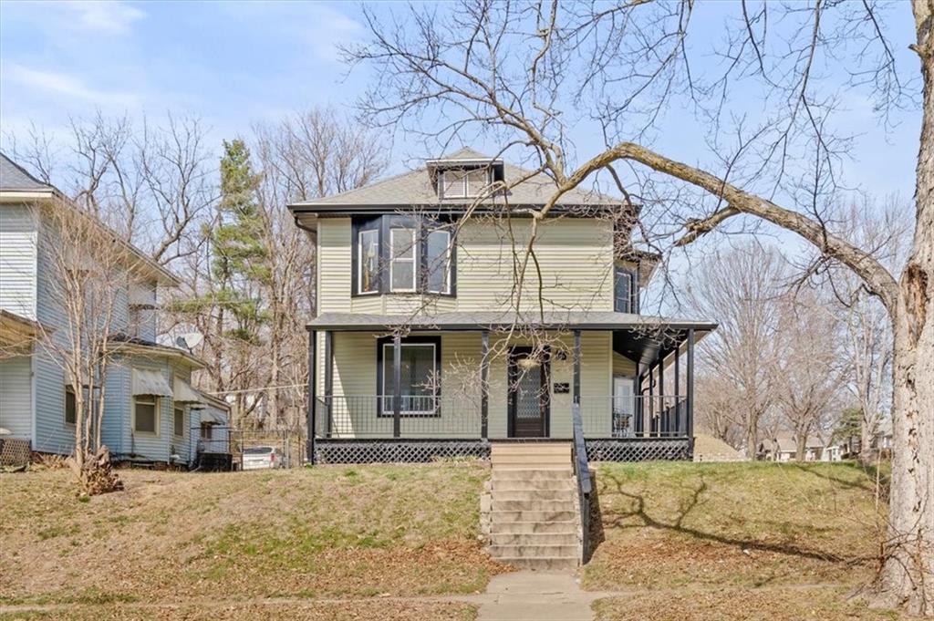 2721 Faraon St, St Joseph, MO 64501