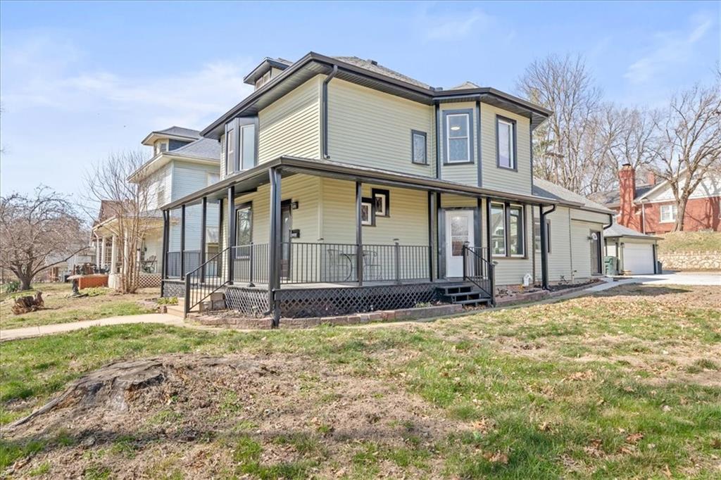 2721 Faraon St, St Joseph, MO 64501