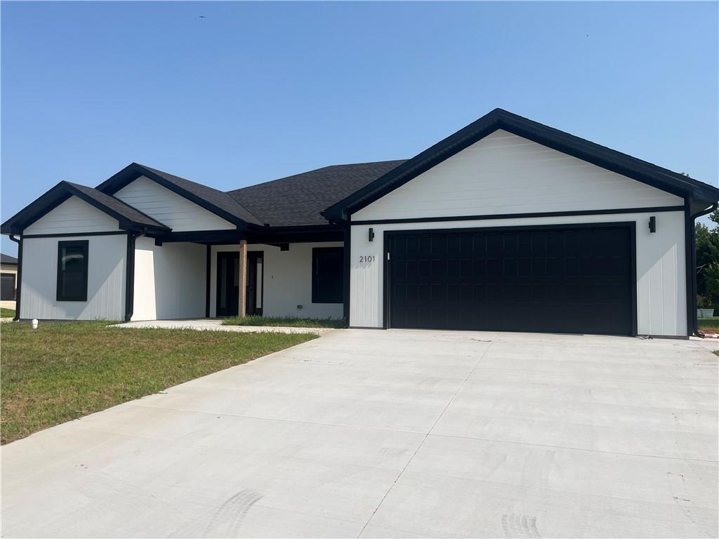 2101 E Cow Creek Ln, Pittsburg, KS 66762