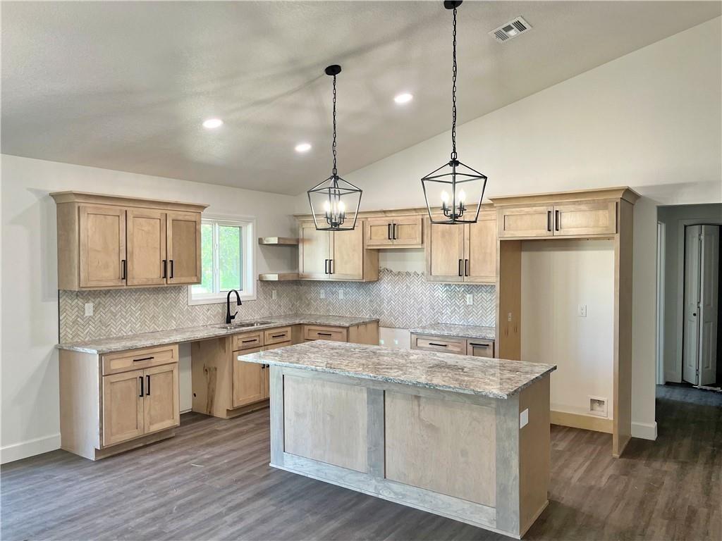 2101 E Cow Creek Ln, Pittsburg, KS 66762