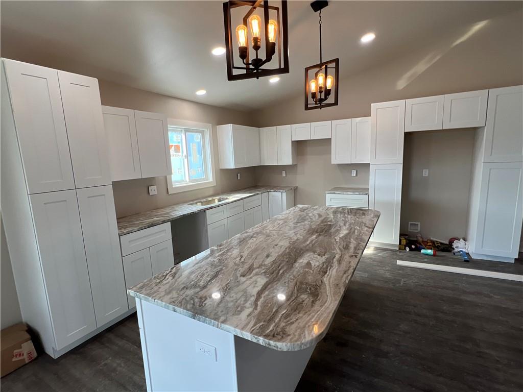 2106 E Cow Creek Ln, Pittsburg, KS 66762