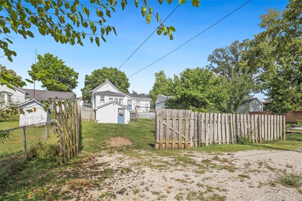 205 High St, Platte City, MO 64079