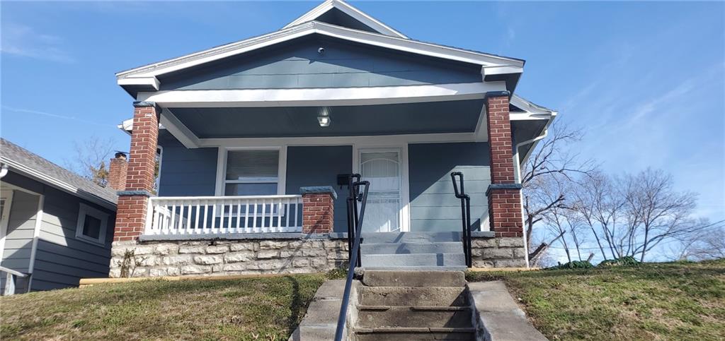 6004 E 9th St, Kansas City, MO 64125