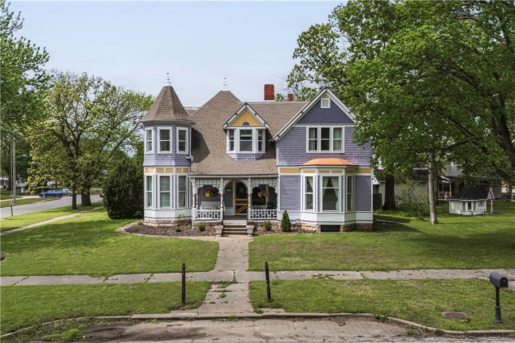 303 N 8th St, Fredonia, KS 66736