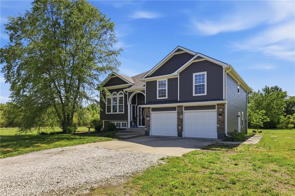 28918 Hala Ln, Harrisonville, MO 64701