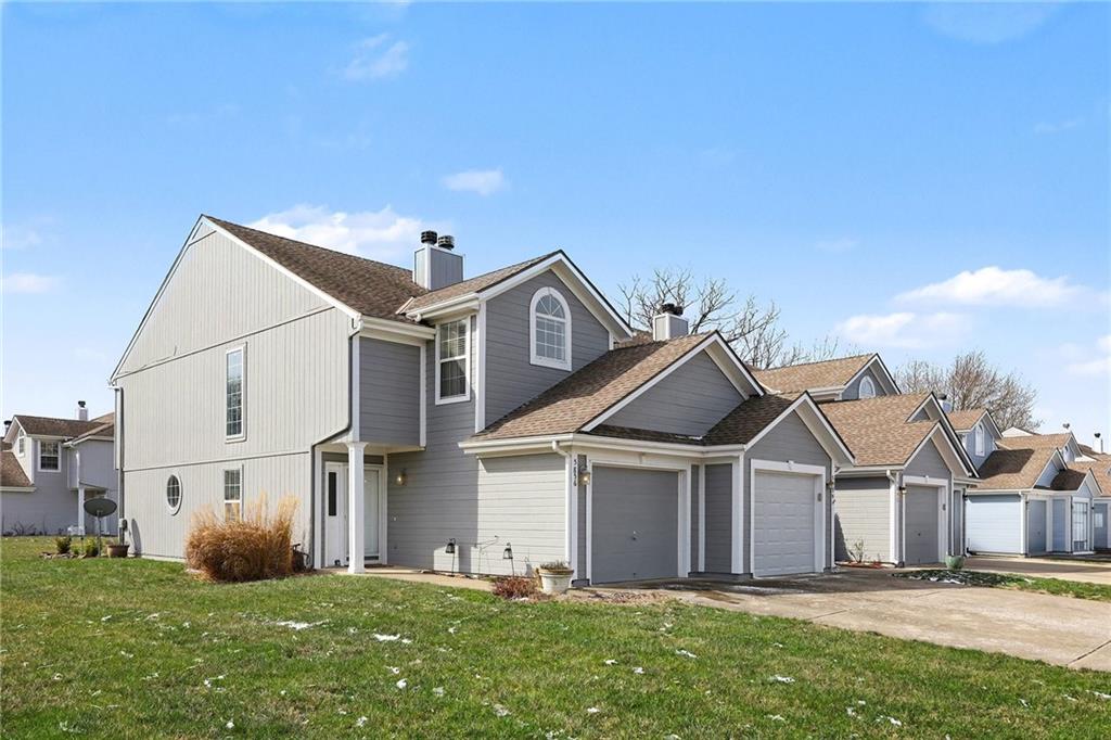 5856 NW Plantation Ln, Lee's Summit, MO 64064
