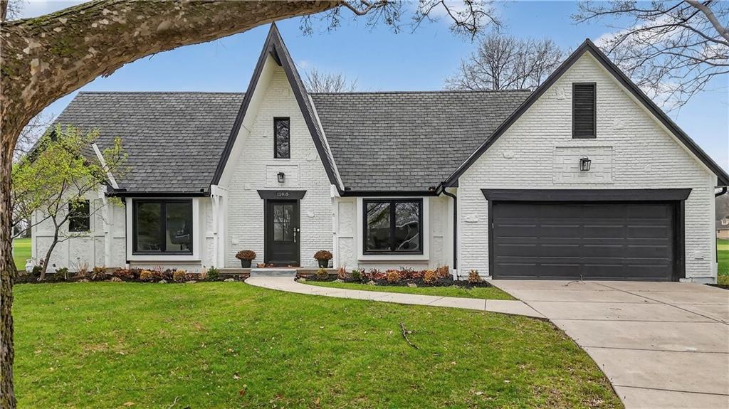 12815 Pembroke Cir, Leawood, KS 66209