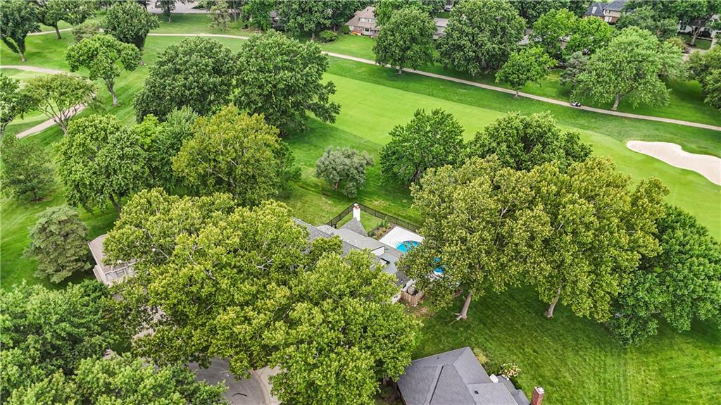 12815 Pembroke Cir, Leawood, KS 66209