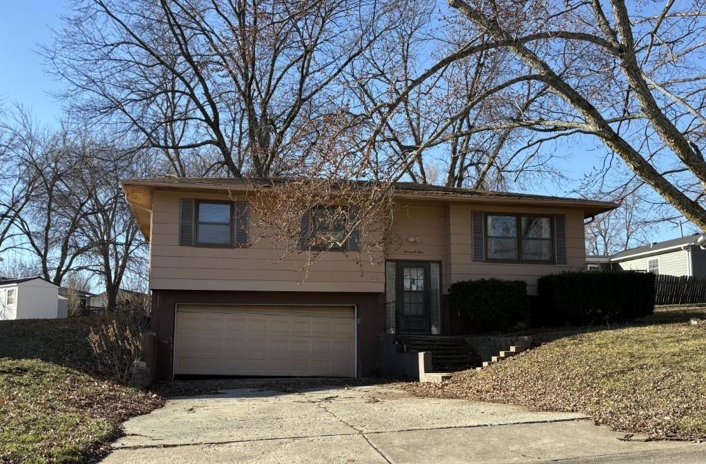 1104 E Halsey St, Maryville, MO 64468