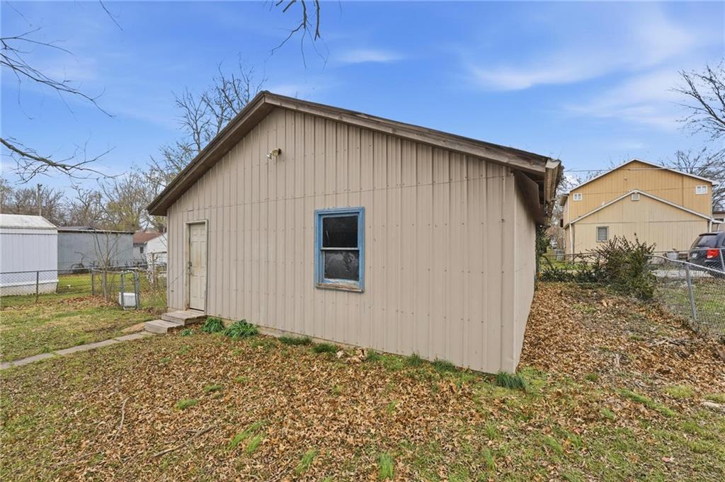 328 Walnut Ave, Osawatomie, KS 66064