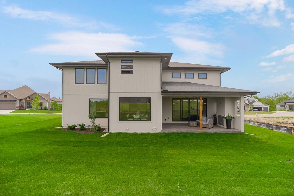 2517 NE Woodland Oak Cir, Lee's Summit, MO 64086