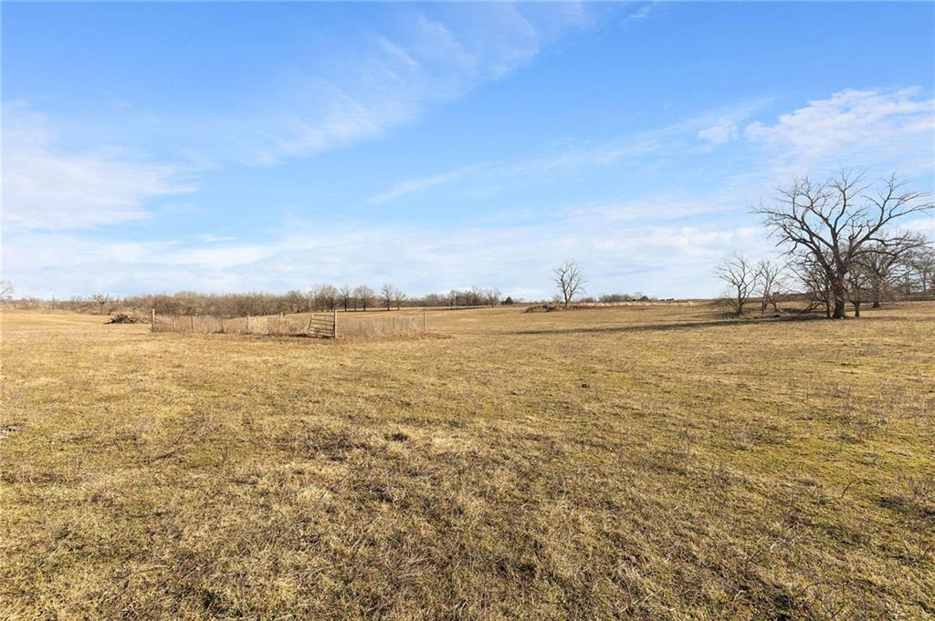2710 NE Cc Hw, Leeton, MO 64761