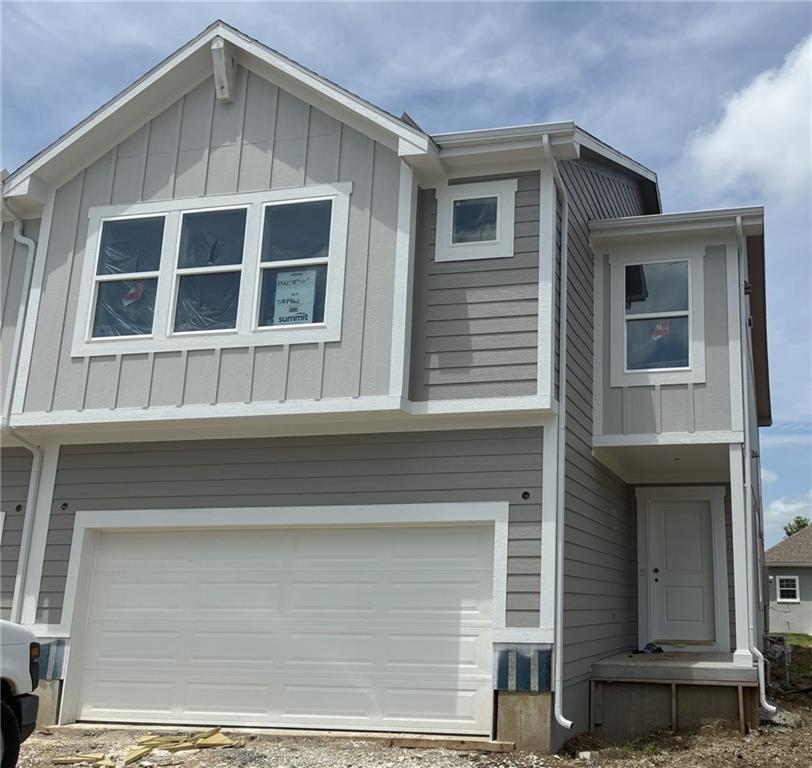 1322 S 4th St E, Louisburg, KS 66053