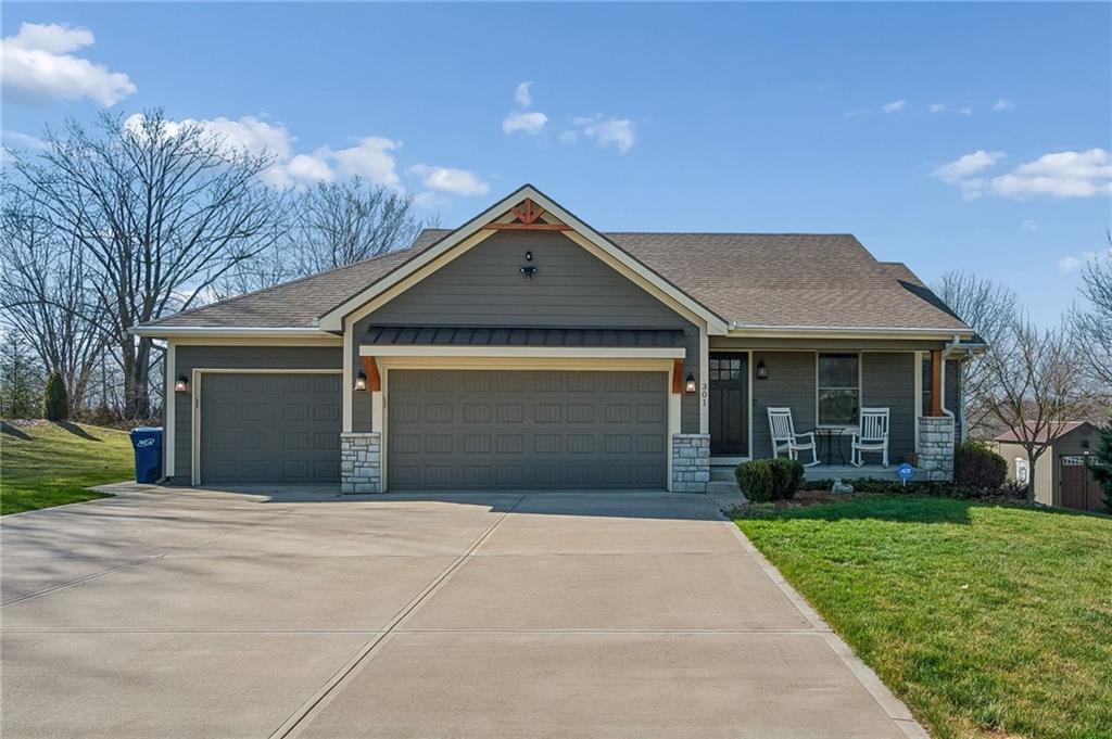 301 NW 179th St, Smithville, MO 64089