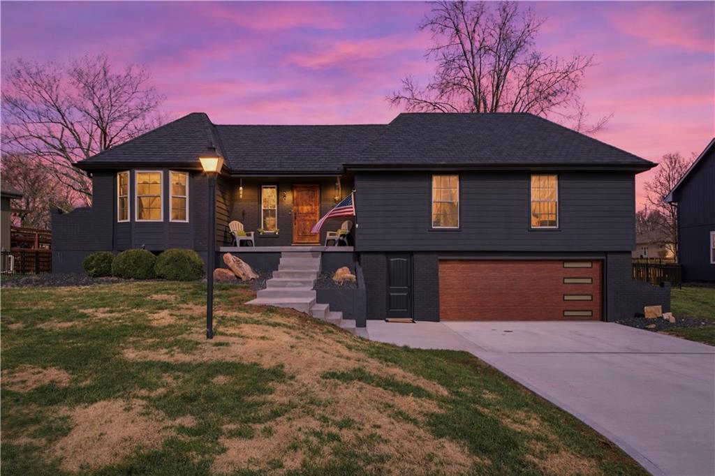 209 Saponi Ln, Lake Winnebago, MO 64034