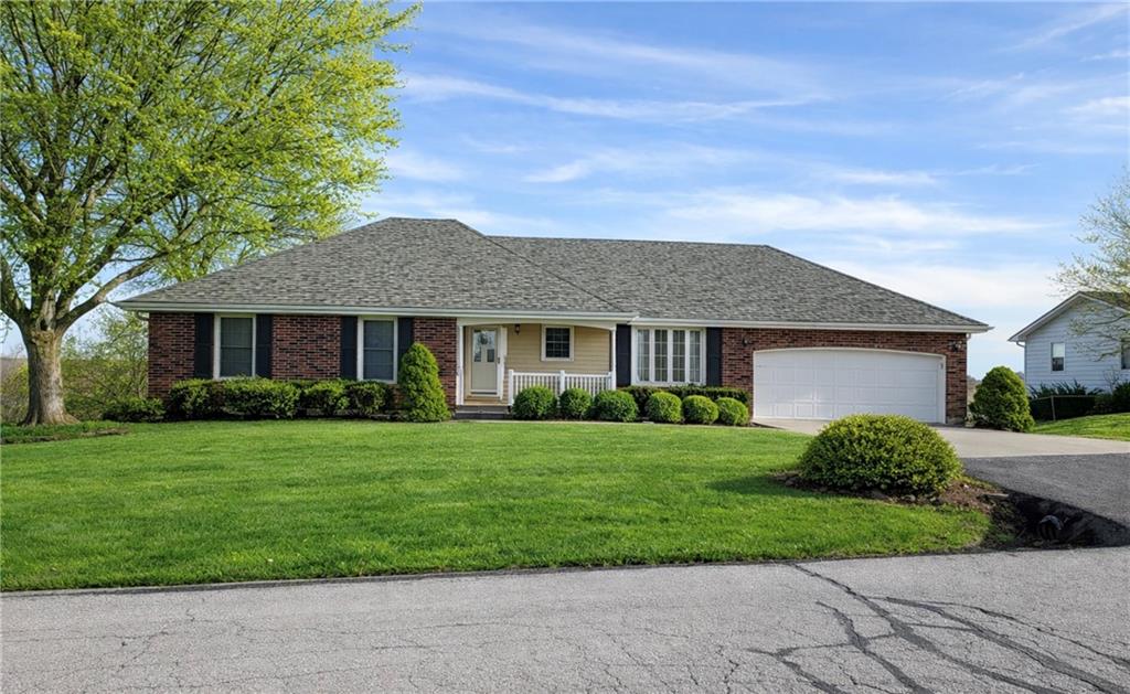 1405 High Dr, Lexington, MO 64067