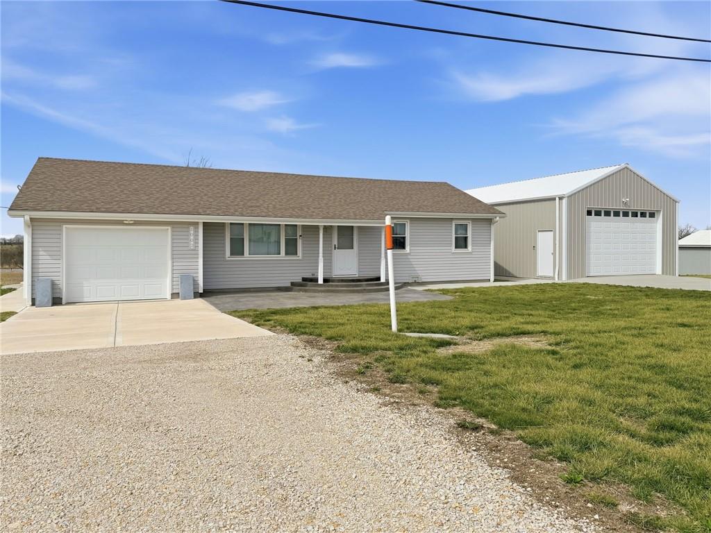 1002 S Hughes St, Hamilton, MO 64644