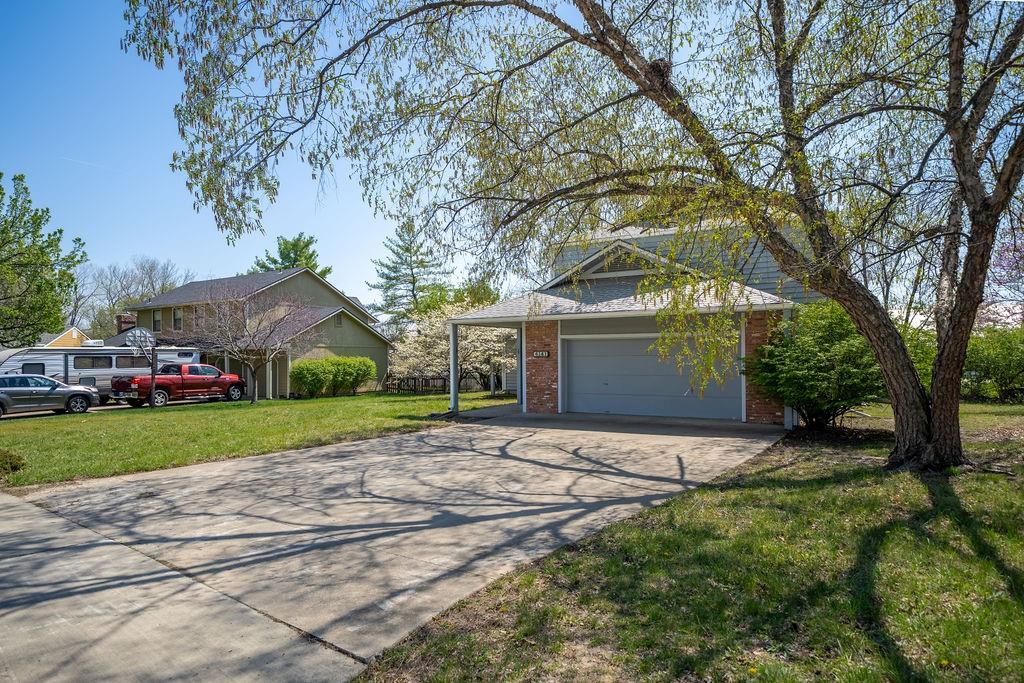 4141 Wimbledon Cir, Lawrence, KS 66047