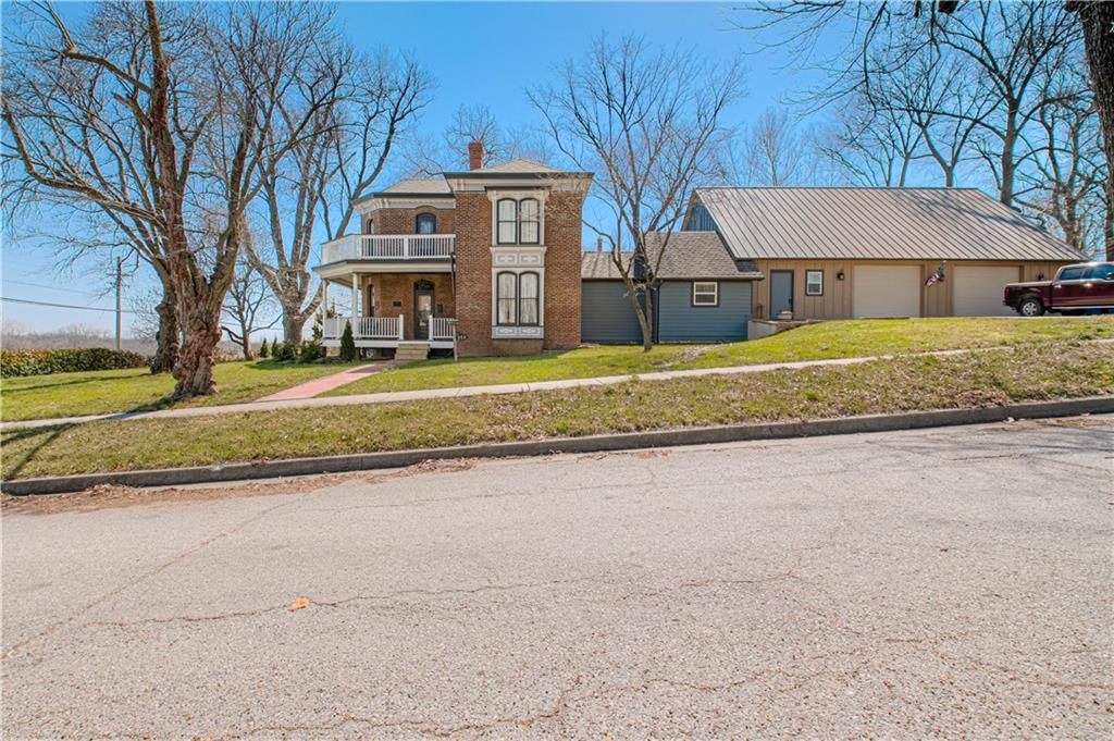 225 Groom St, Liberty, MO 64068