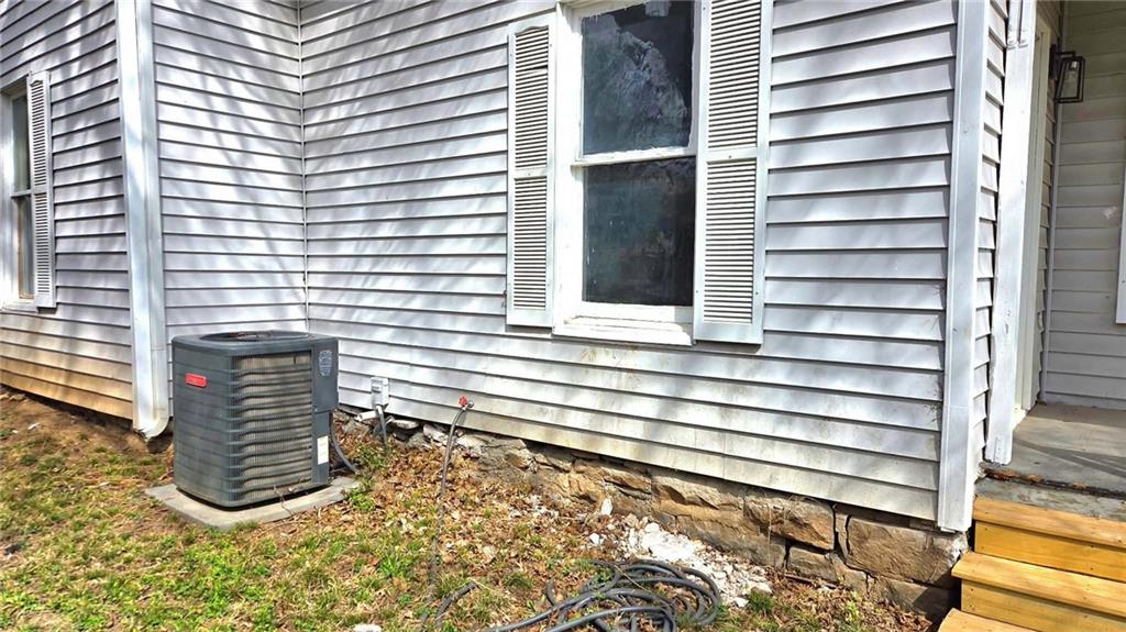 105 E 10th St, Pleasanton, KS 66075