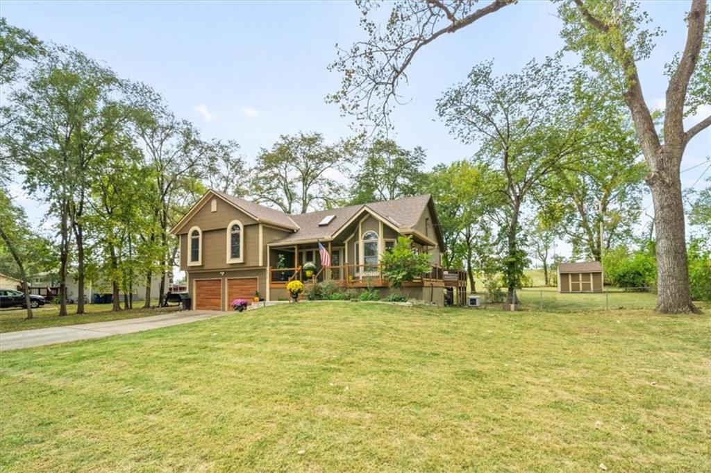 8910 Lexington Ave, De Soto, KS 66018