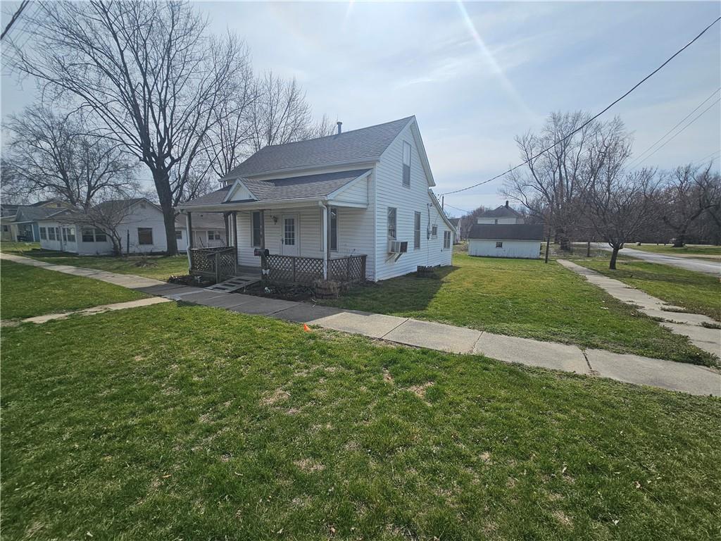 302 E Bird St, Hamilton, MO 64644