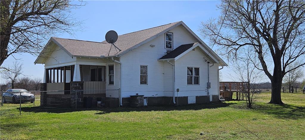 103 S Delange Rd, Girard, KS 66743