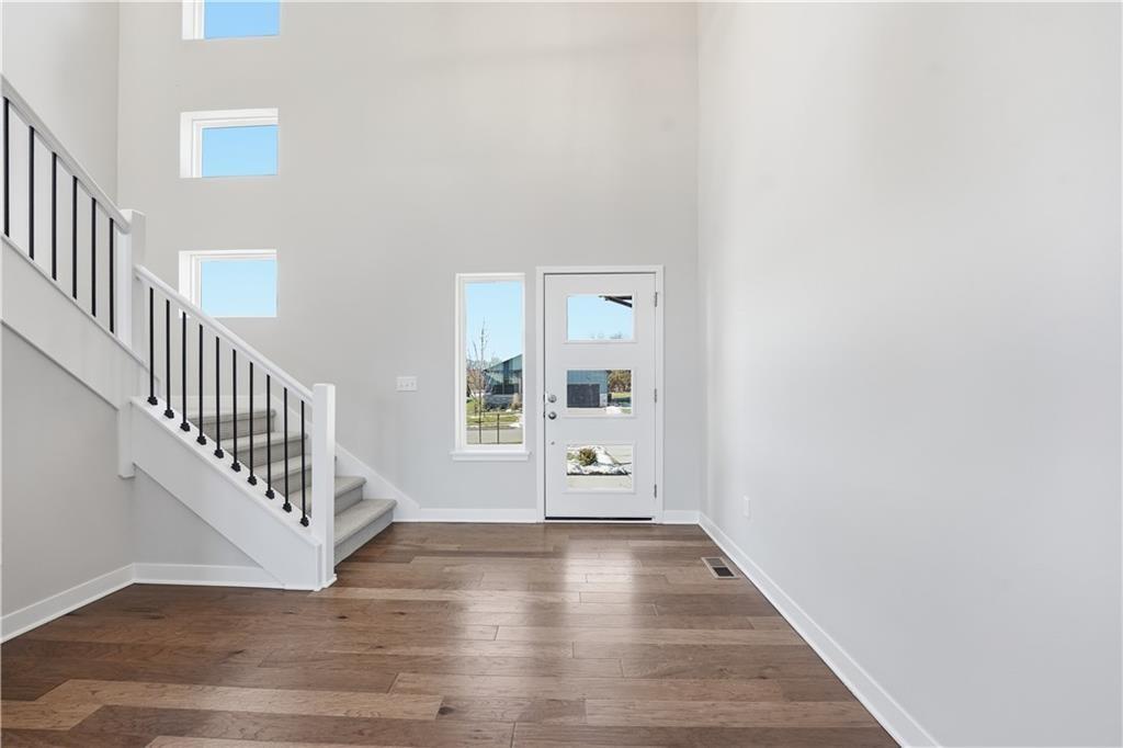 18299 W 166th Ter, Olathe, KS 66062