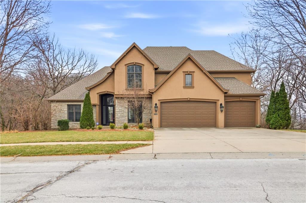10514 River Hills Dr, Parkville, MO 64152