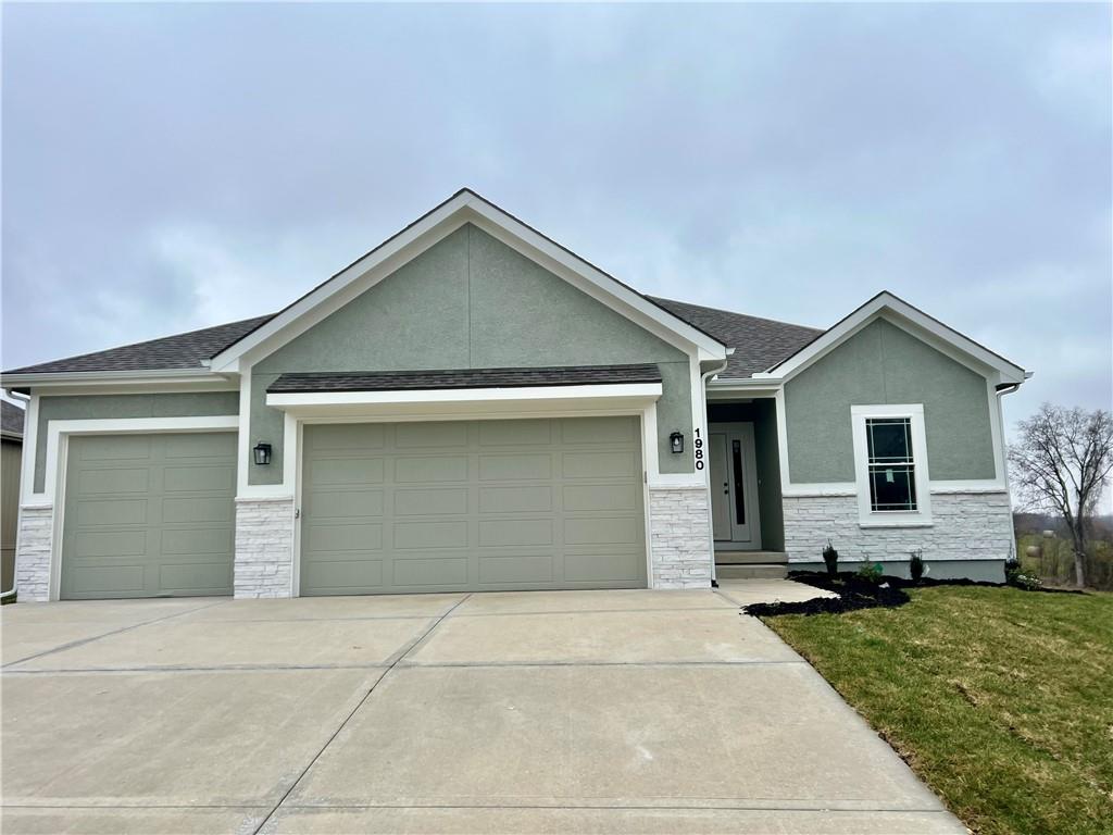 1921 Longview Dr, Liberty, MO 64068