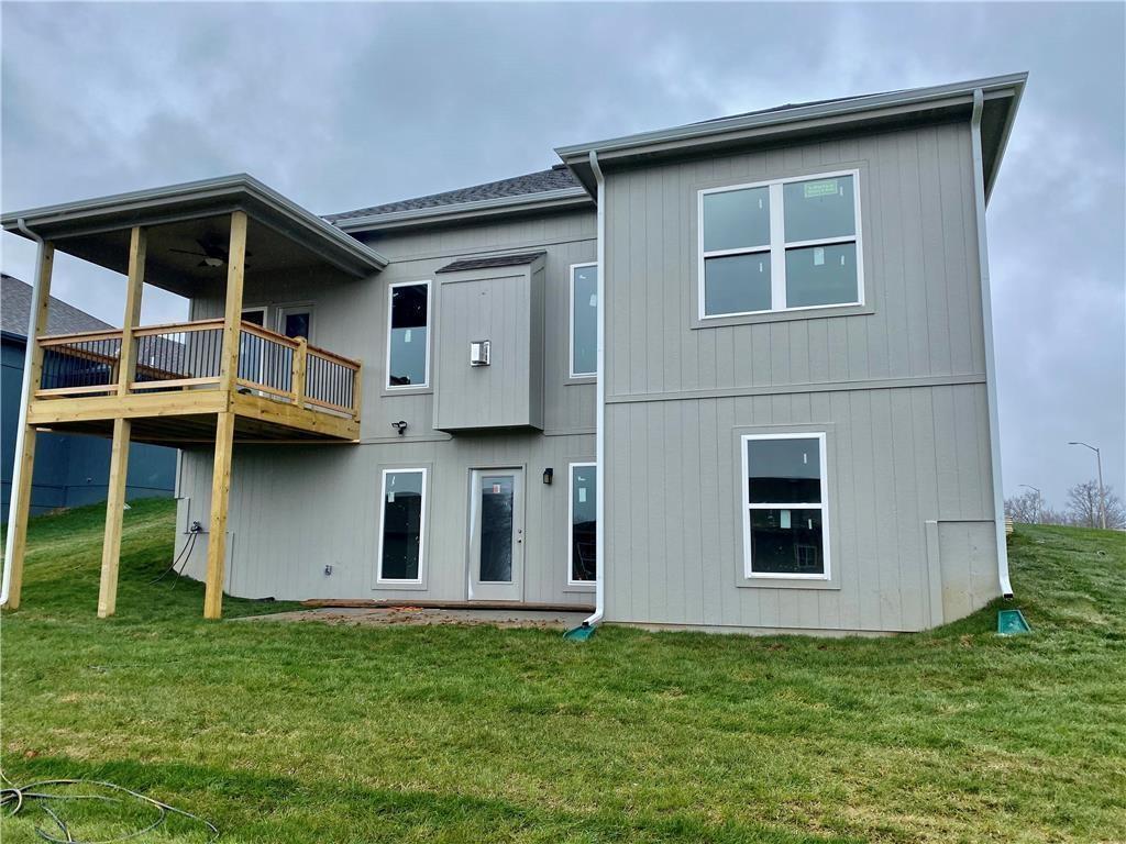 1925 Longview Dr, Liberty, MO 64068