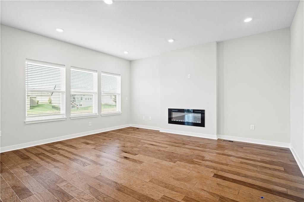 18251 W 166th Ter, Olathe, KS 66062