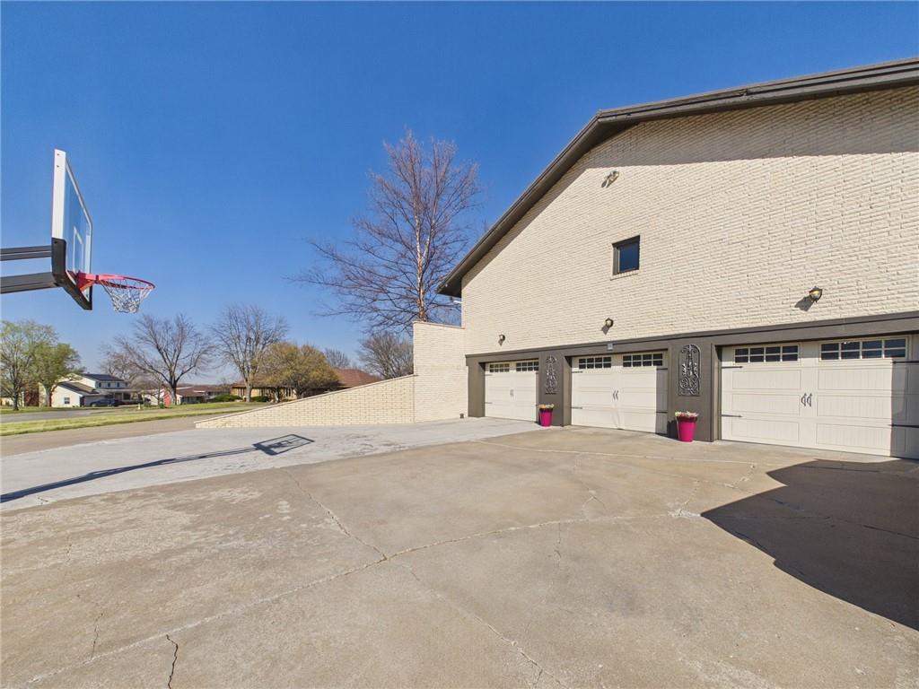 634 Fairway Ln, Fort Scott, KS 66701